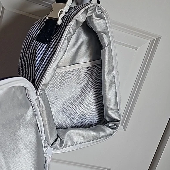 Seersucker Lunchbox in Blue and White - Picture 7 of 7